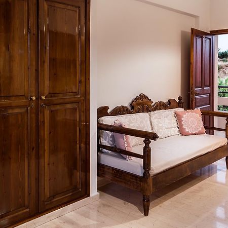 Merabello Apartments Agia Marina Екстериор снимка