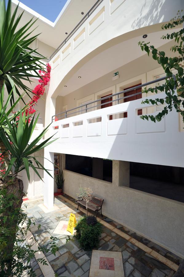 Merabello Apartments Agia Marina Екстериор снимка