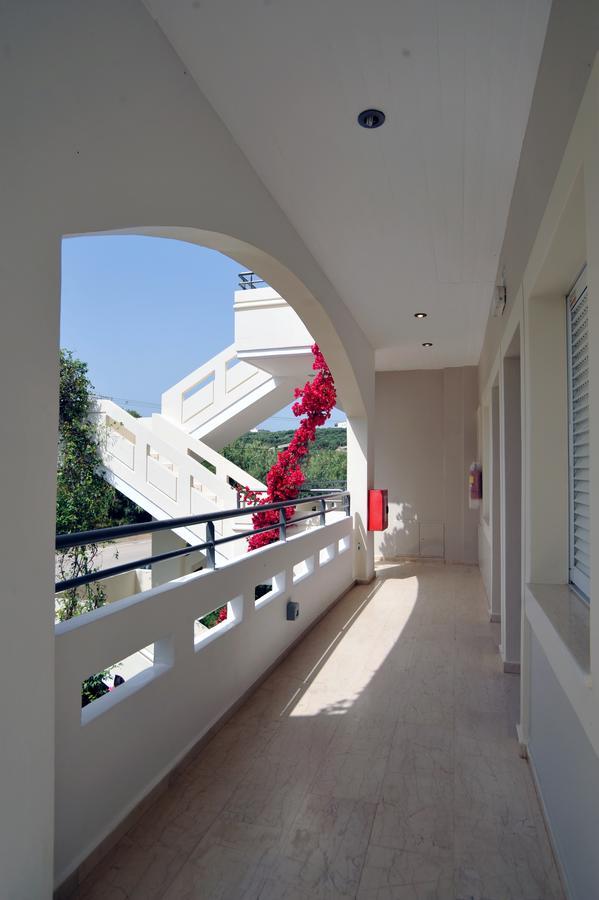 Merabello Apartments Agia Marina Екстериор снимка